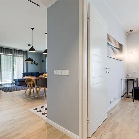 Apartment Goodson & Red Pronksi *