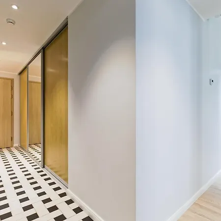 Apartamento Goodson & Red Pronksi Tallin