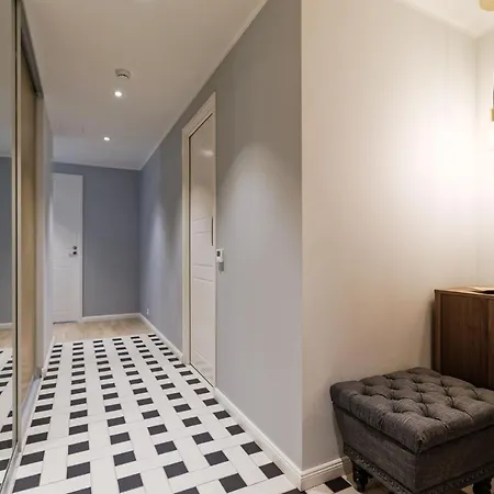 Apartment Goodson & Red Pronksi Tallinn