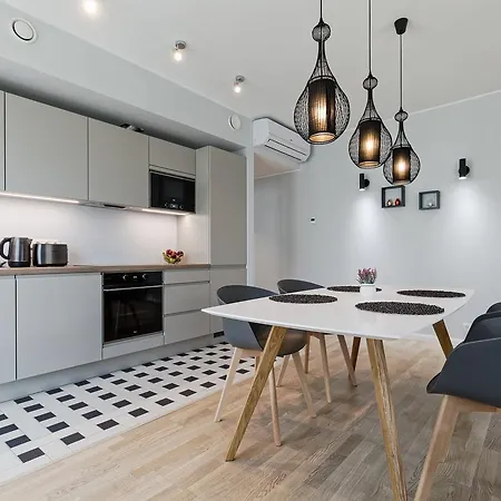 Goodson & Red Pronksi Apartment *