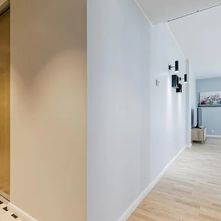 Apartment Goodson & Red Pronksi