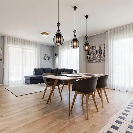 Apartment Goodson & Red Pronksi *