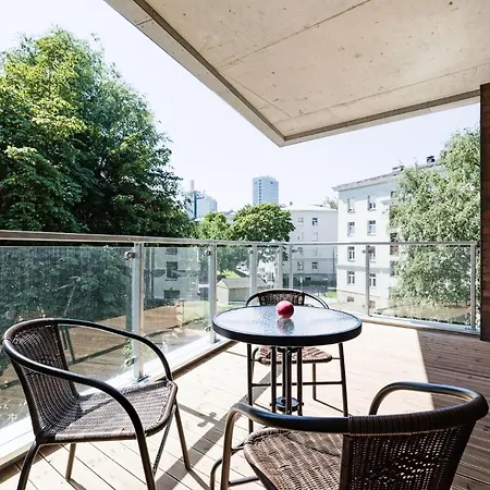 Goodson & Red Pronksi Apartment *